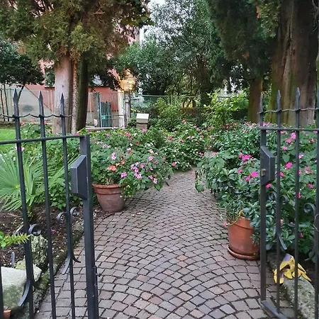 Oda ve Kahvaltı La Lampara *
